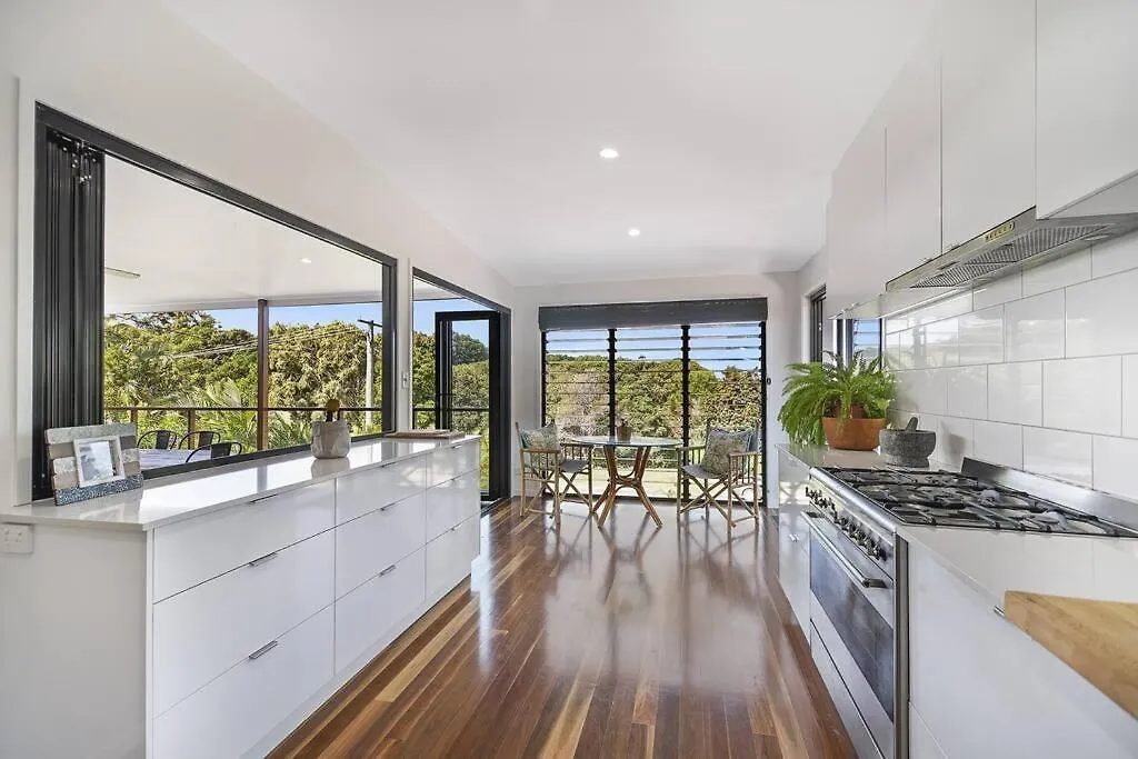 The Retreat, Family Home ~ Pool & Quiet Location Sunshine Beach Holiday home