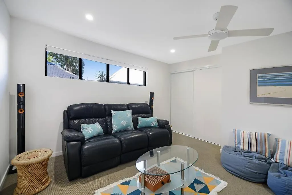The Retreat, Family Home ~ Pool & Quiet Location Sunshine Beach Australia