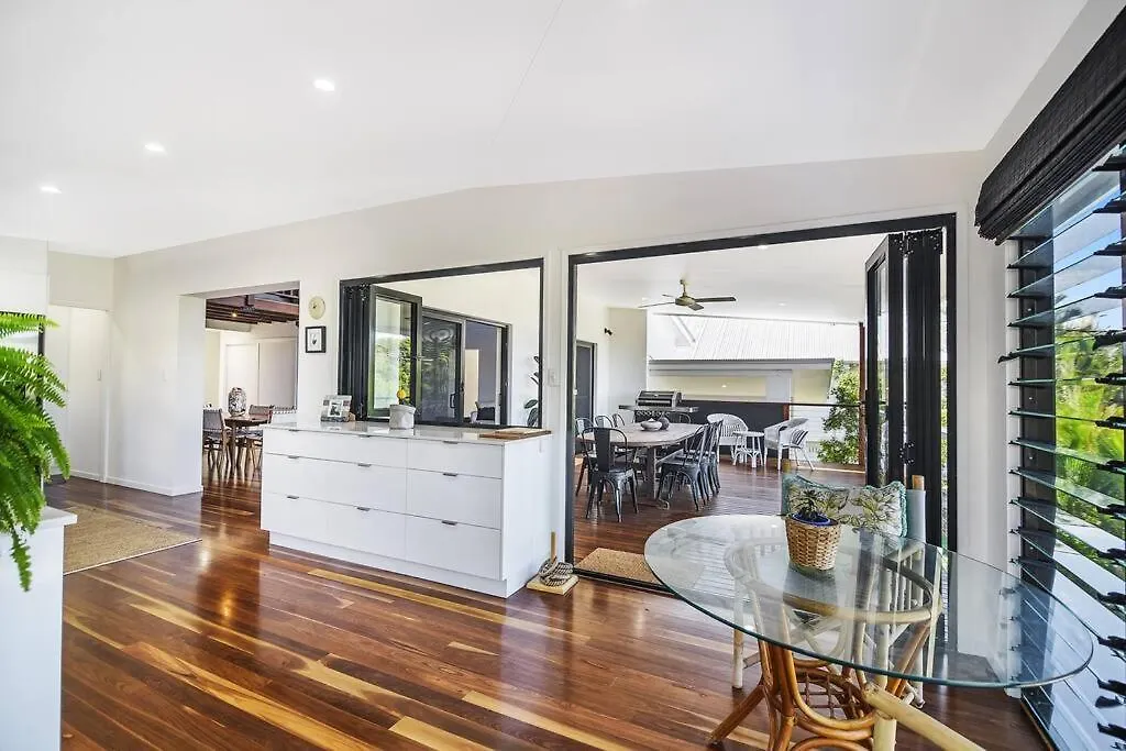 The Retreat, Family Home ~ Pool & Quiet Location Sunshine Beach Australia