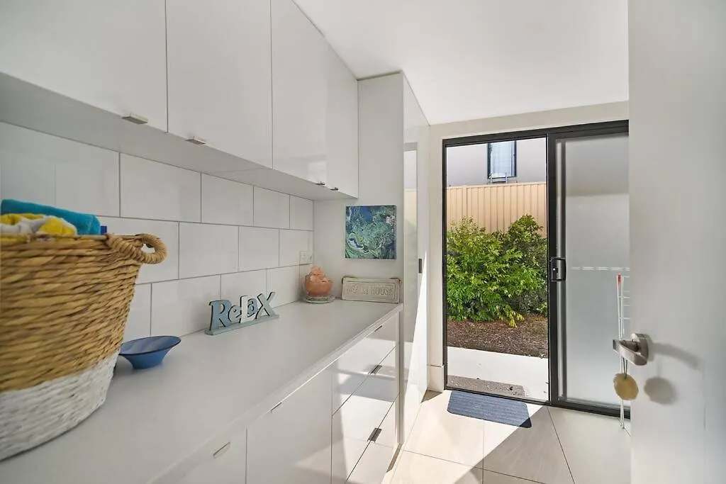 The Retreat, Family Home ~ Pool & Quiet Location Sunshine Beach Holiday home