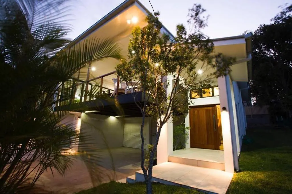 The Retreat, Family Home ~ Pool & Quiet Location Sunshine Beach